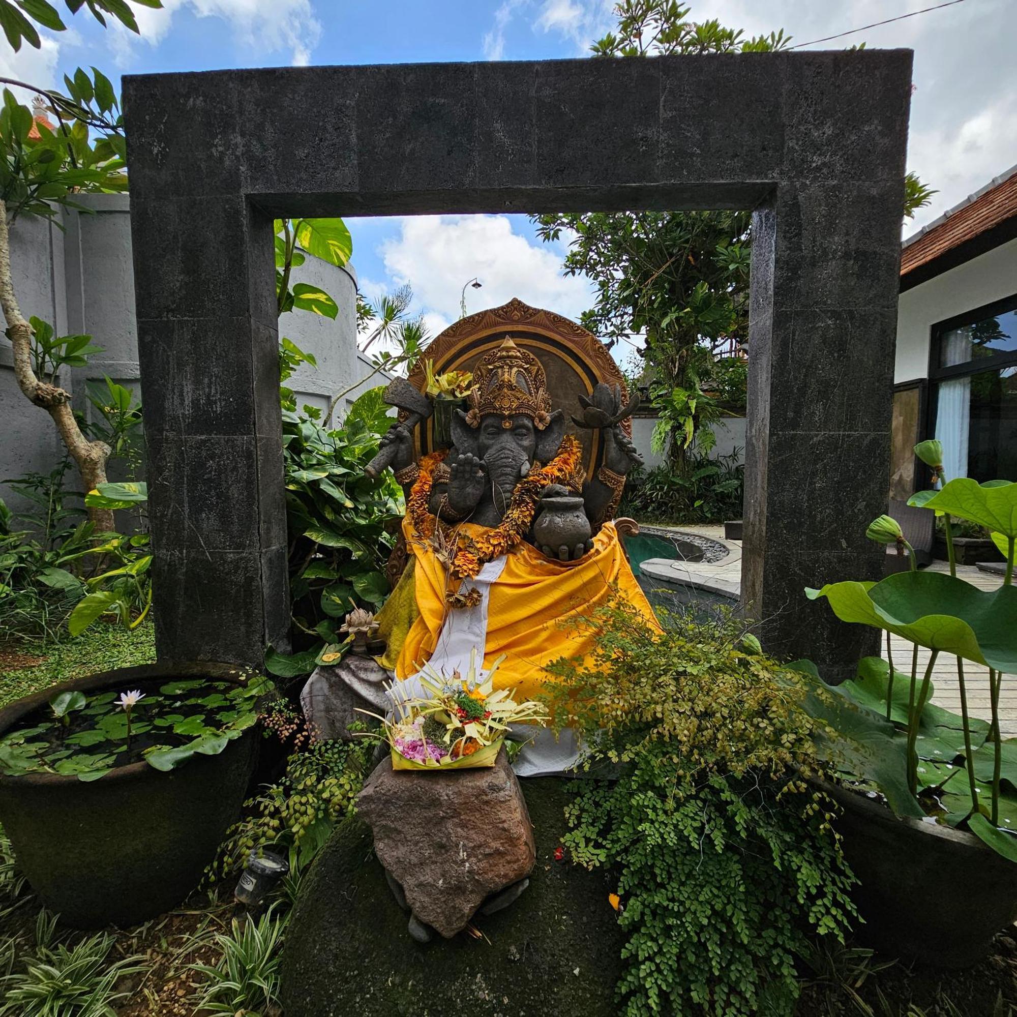 Chandi Hotel Ubud Exteriör bild
